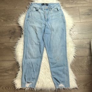 Hollister Curvy Ultra High Rise Mom Jeans Size 5R/27